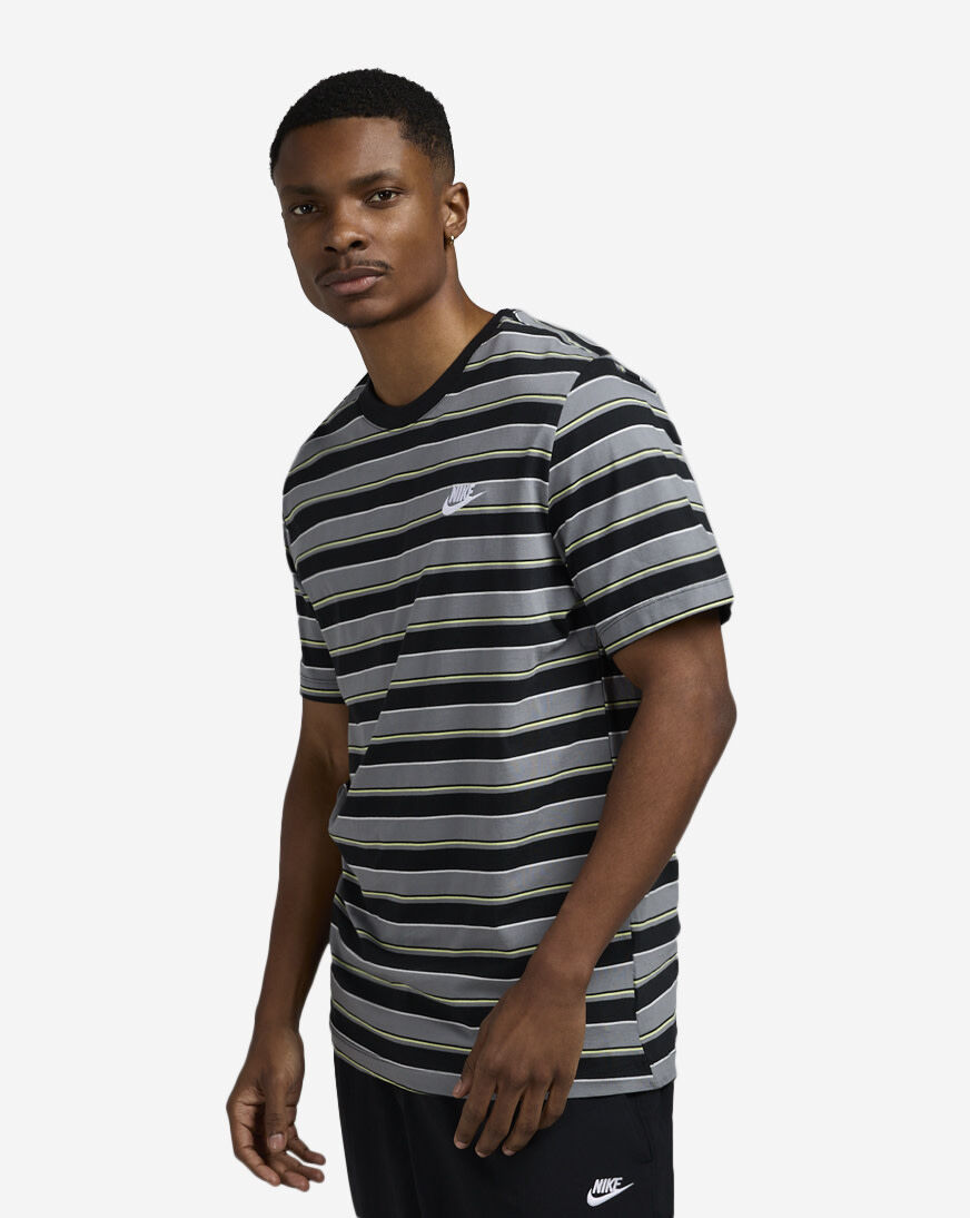 Tシャツ・カットソー Nike SS25 STRIPES TEE (HJ0550 010) Shop Nike Club T-Shirt HJ0550-010 black | SNIPES USA