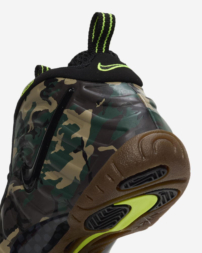 Nike Little Kids' Air Foamposite Pro Premium IV7553-001 Camo 9