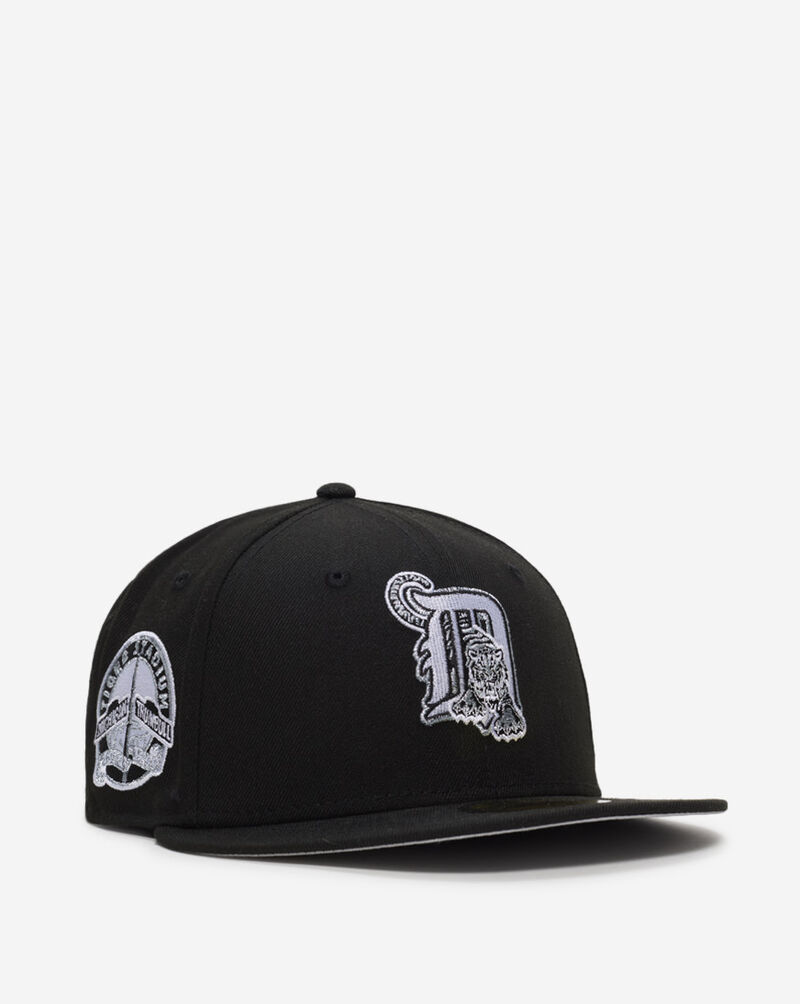 New Era 59Fifty Detroit Tigers Metallic Fitted Hat 70931917 Black 1
