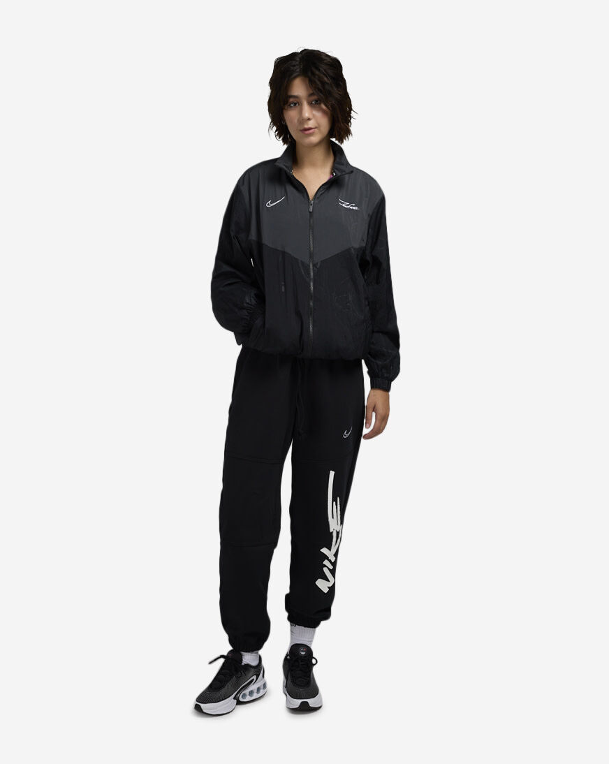 Shop Nike NSW Breaking Windrunner HF6065-010 black | SNIPES USA