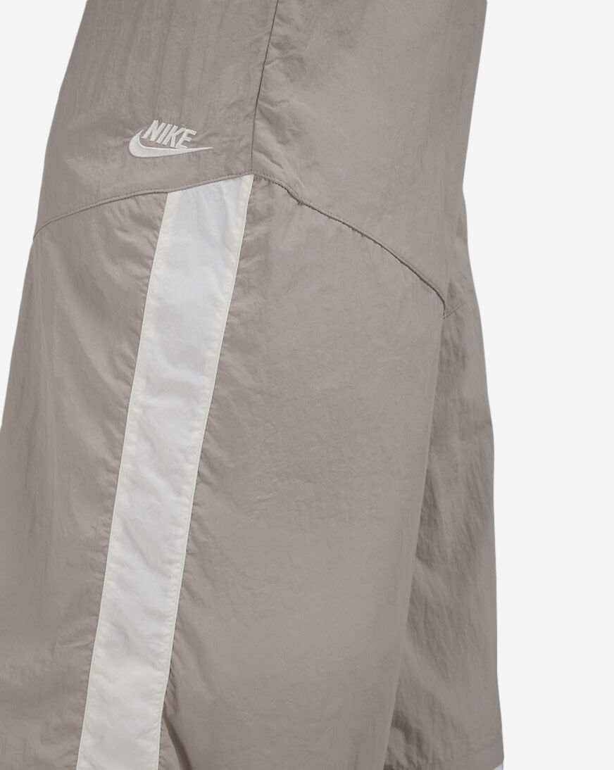 Shop Nike NSW Wide-Leg Woven Pants IH8508-011 grey | SNIPES USA