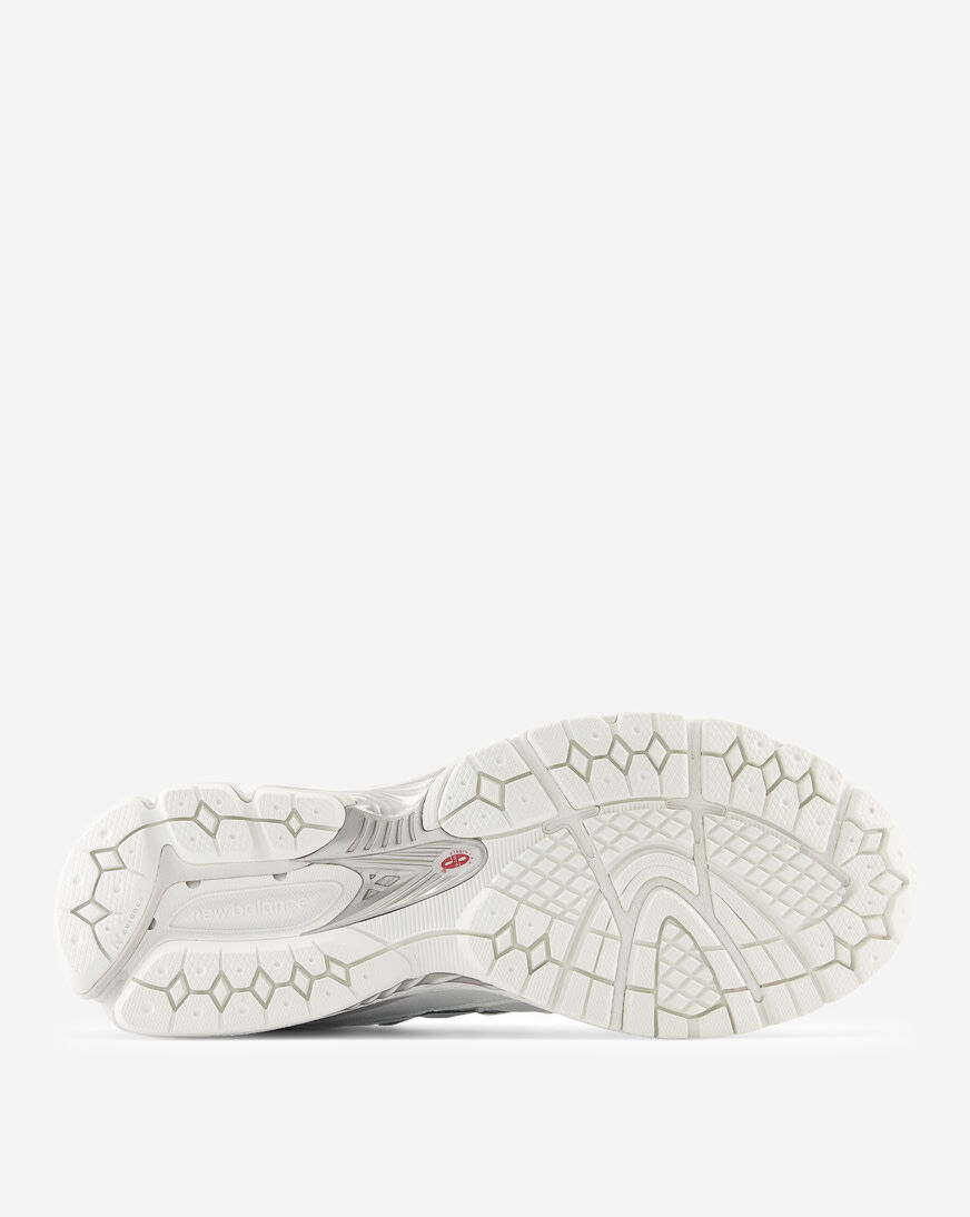【SALE】NEW BALANCE 2002R TRAINERS ニューバランス White Snowy White NB 2002R – The Surgeon