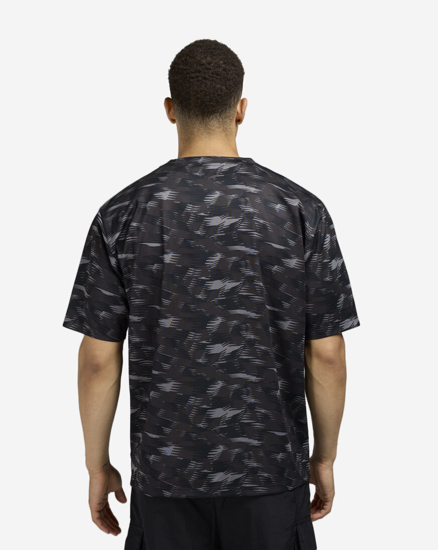 Shop New Balance All Over Print Poly Tee MT53640-BK black | SNIPES USA