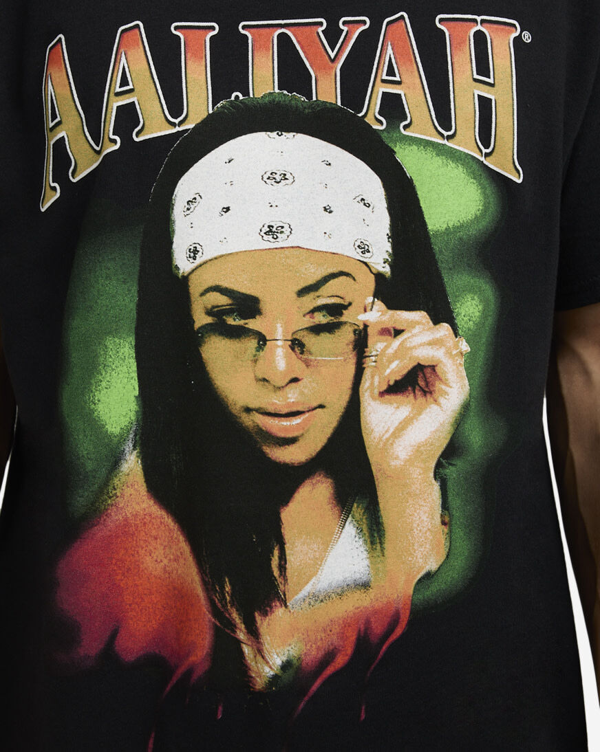 Shop Graphic Tees Aaliyah Side Eye Tee ALH147094 black | SNIPES USA
