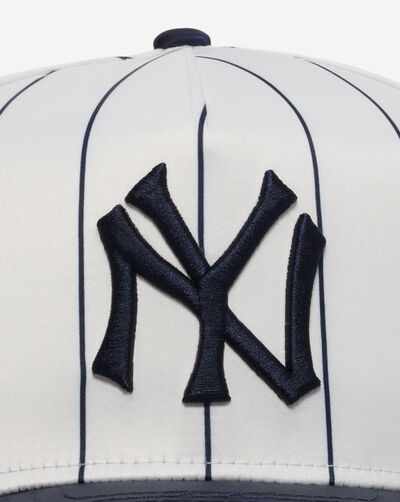 9Fifty New York Yankees Satin Pinstripe Snapback Hat