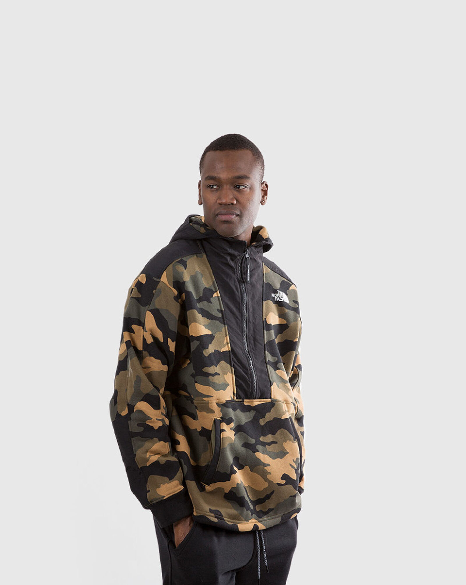 THE NORTH FACE - Men's camo print half-zip logo hoodie 