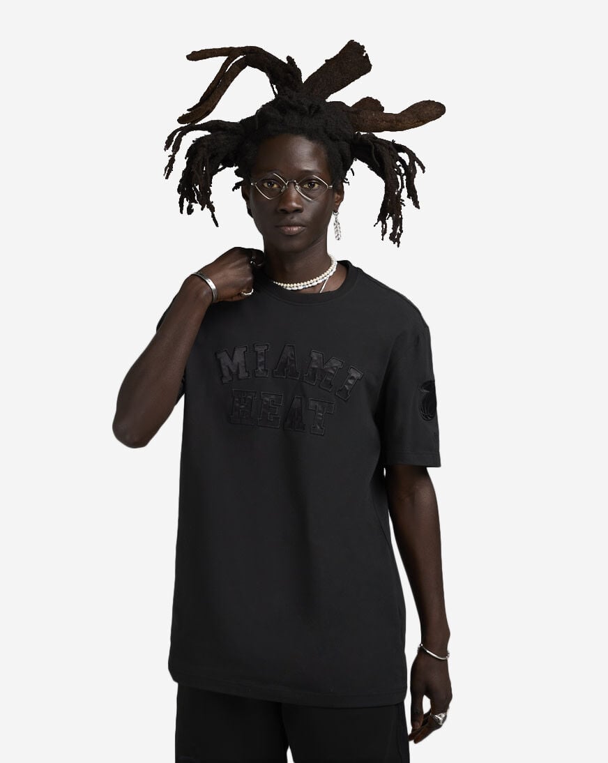Shop New Era Miami Heat Tee 60597213 black | SNIPES USA