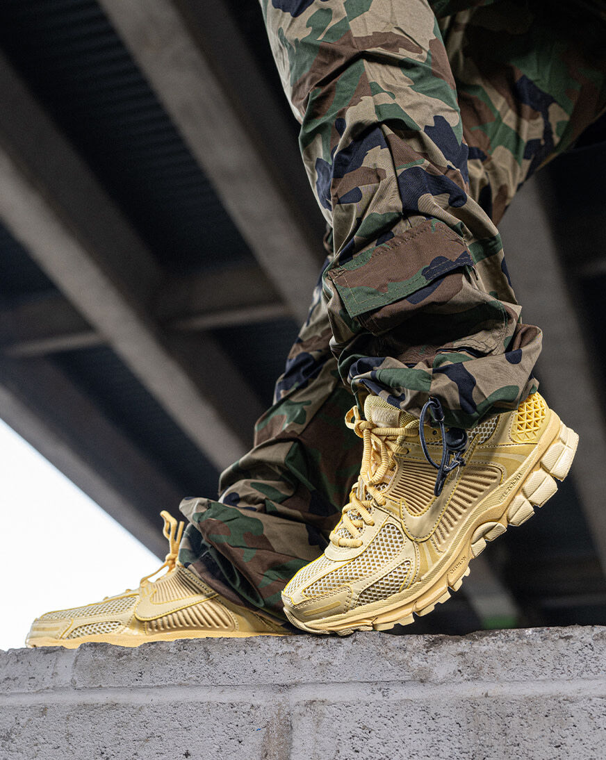 スニーカー Nike Zoom Vomero Rom M Lightning Saturn Gold Flat Gold Light Shop Nike Zoom Vomero 5 FQ7079-700 gold | SNIPES USA