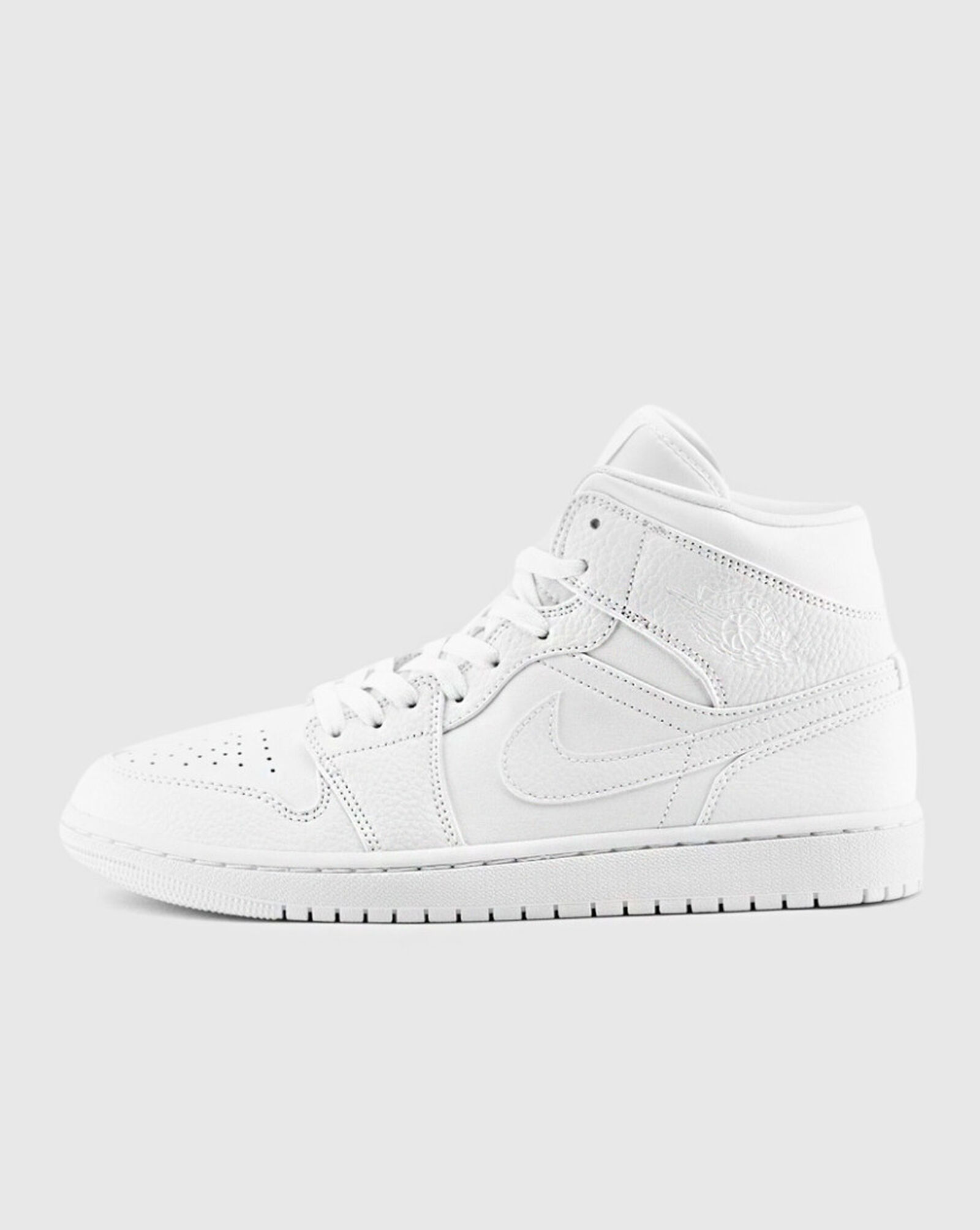 air jordan 1 mid chicago snipes