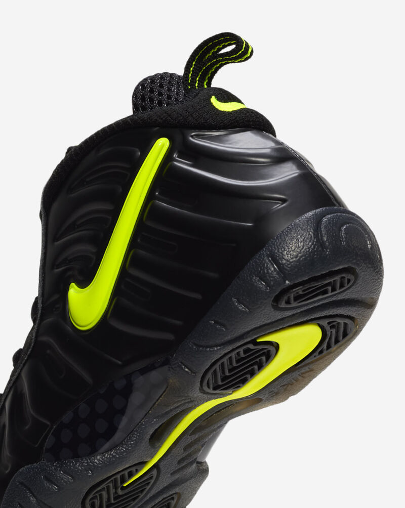 Nike Little Kids' Air Foamposite Pro IQ7232-001 Black 8