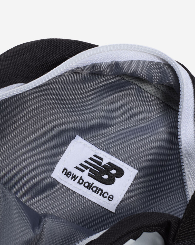 Core Performance Shoulder Bag
