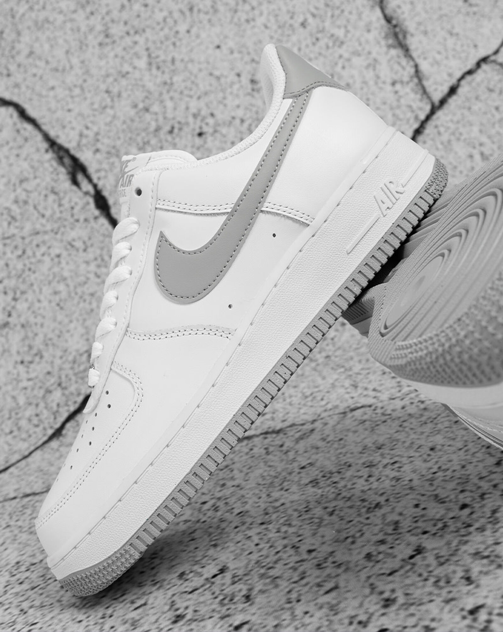 snipes white air force 1
