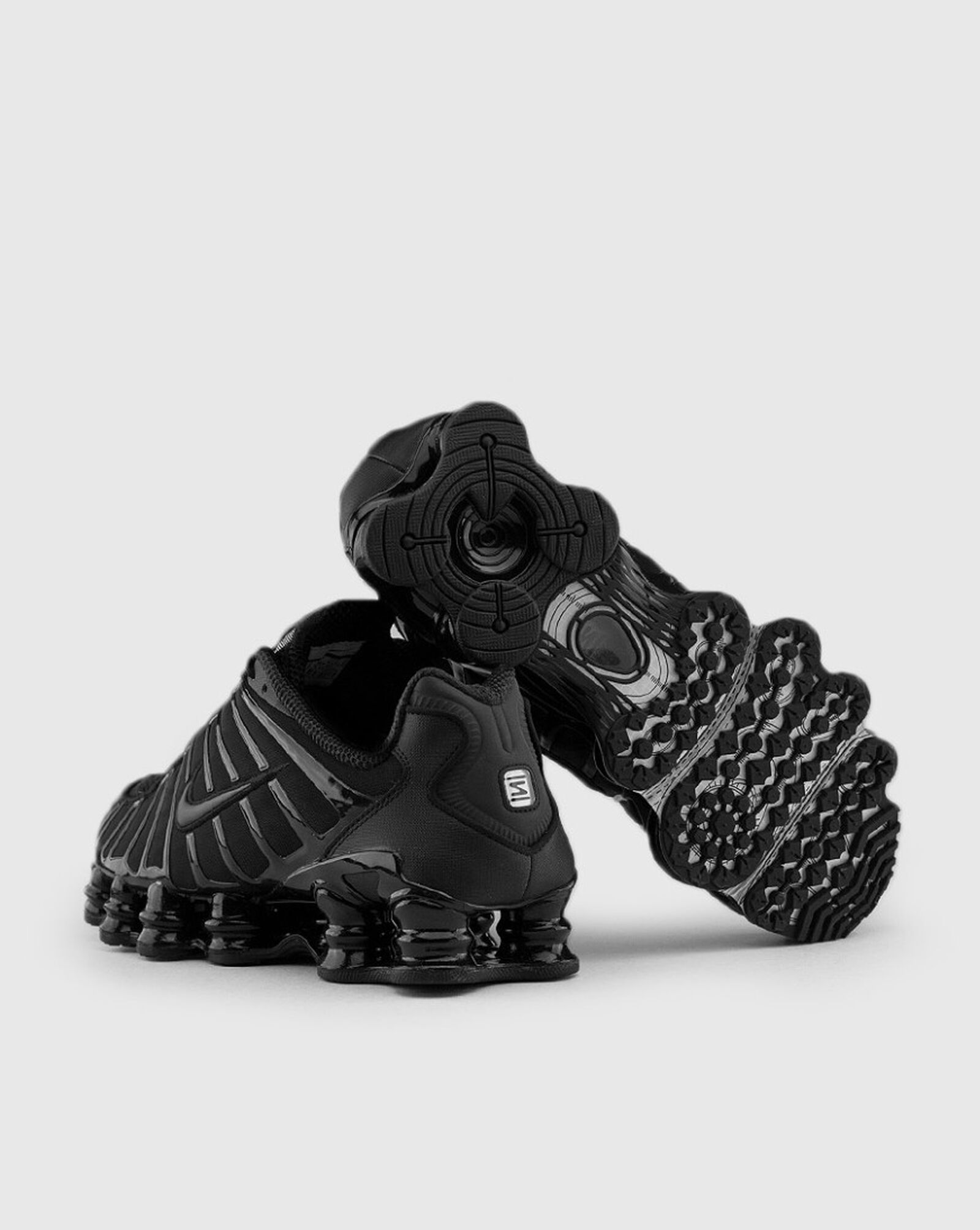 snipes nike shox