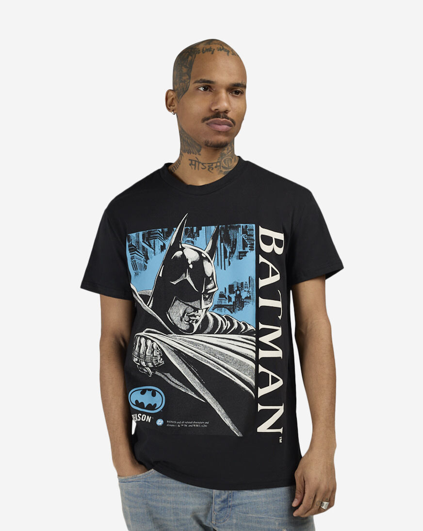 Shop Graphic Tees Batman Fears Tee BMS6TM-201JK-BLK black | SNIPES USA