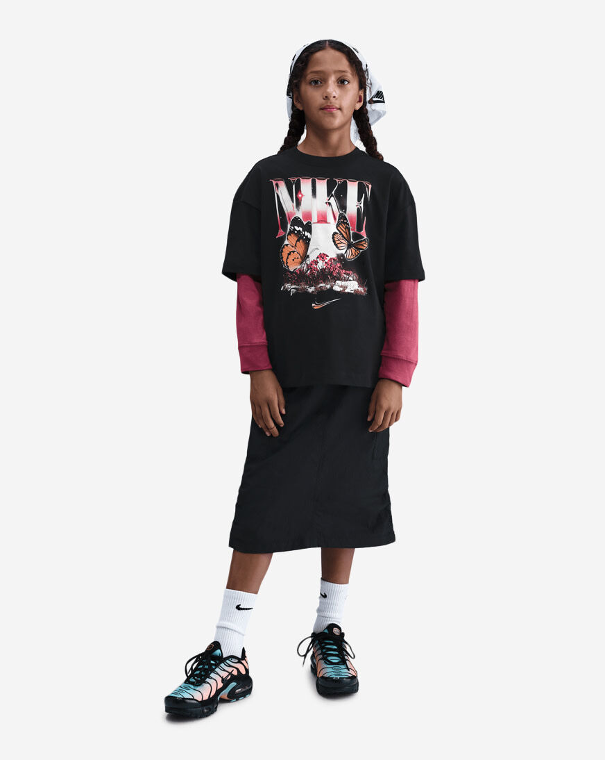 Shop Nike Big Kids' NSW T-Shirt IF2536-010 black | SNIPES USA