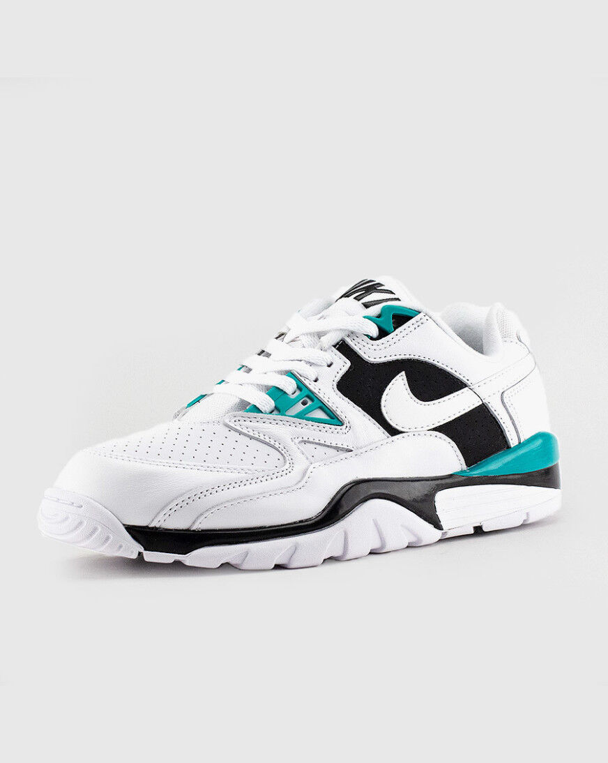 cross trainer sneakers