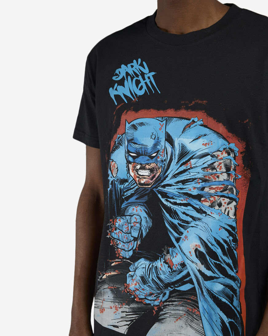Shop Graphic Tees Batman Tee BMS6TM-310 black | SNIPES USA
