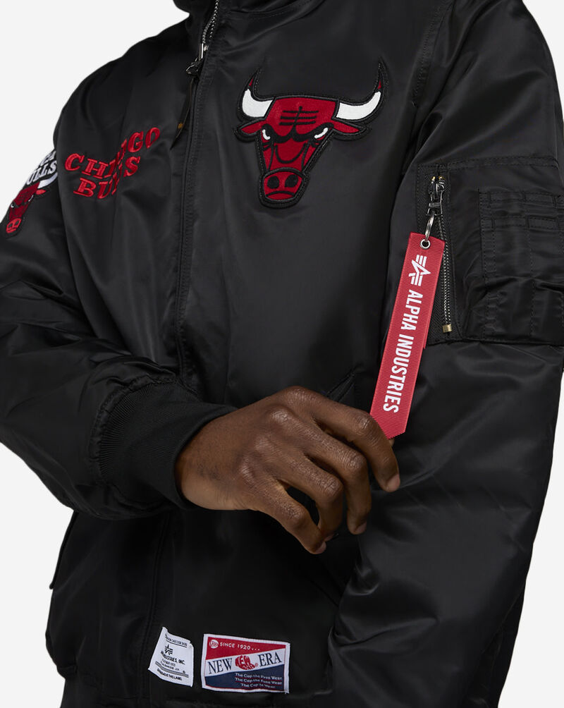 New Era Alpha Industries Historic L-2B Chicago Bulls Hooded Bomber Jacket 60564085 Black 3