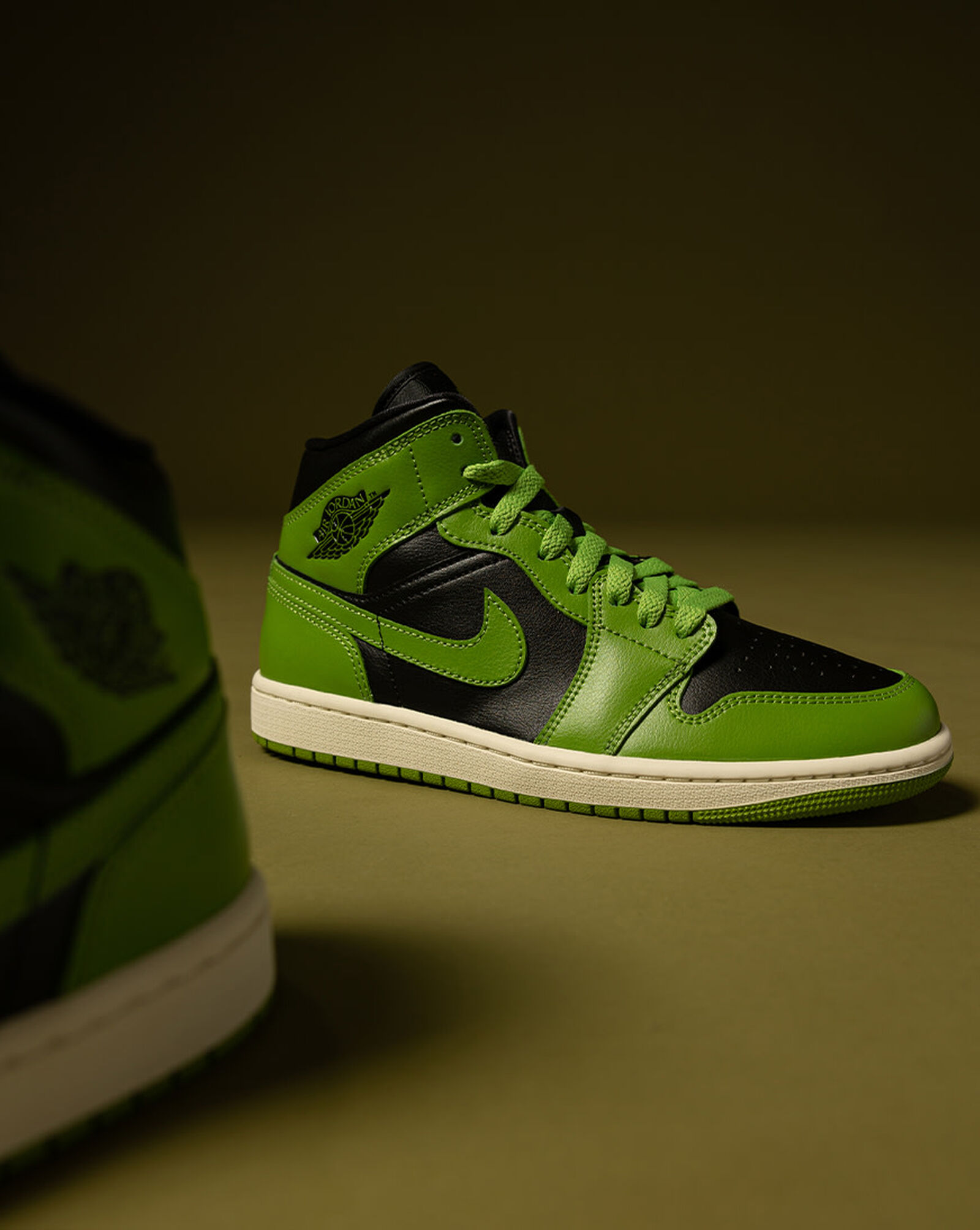 Shop Jordan Air Jordan 1 Mid BQ6472031 green SNIPES USA