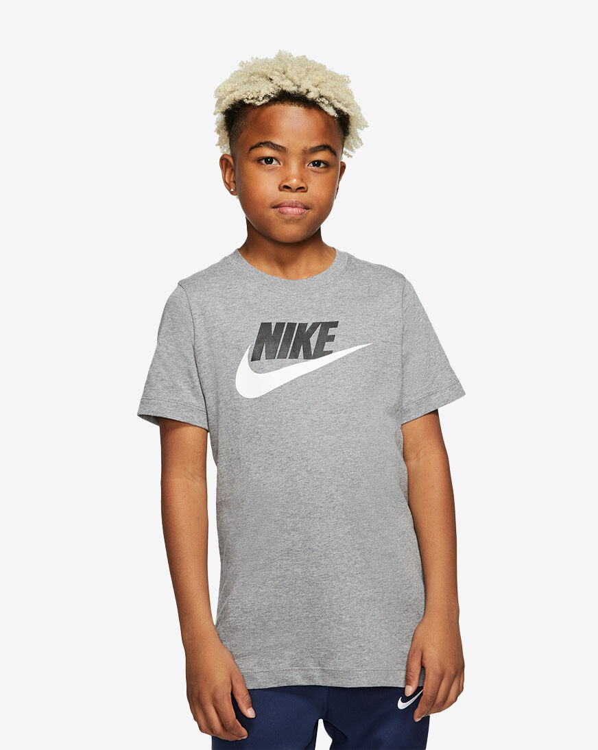 Shop Nike Boys' NSW Futura Graphic Tee AR5252-091 grey | SNIPES USA