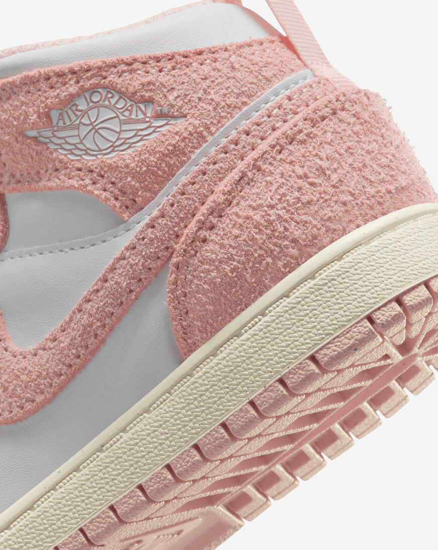Kids jordans pink deals