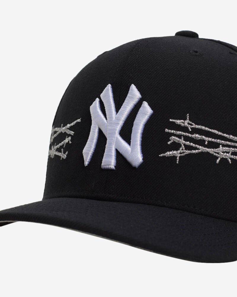 Mitchell  Ness New York Yankees Pro Pinch Barbwire Snapback Hat HP14682-NYYBLCK Black 2