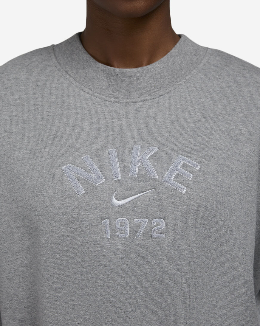 Shop Nike NSW Short Sleeve Fleece Crew HJ0224-091 grey | SNIPES USA