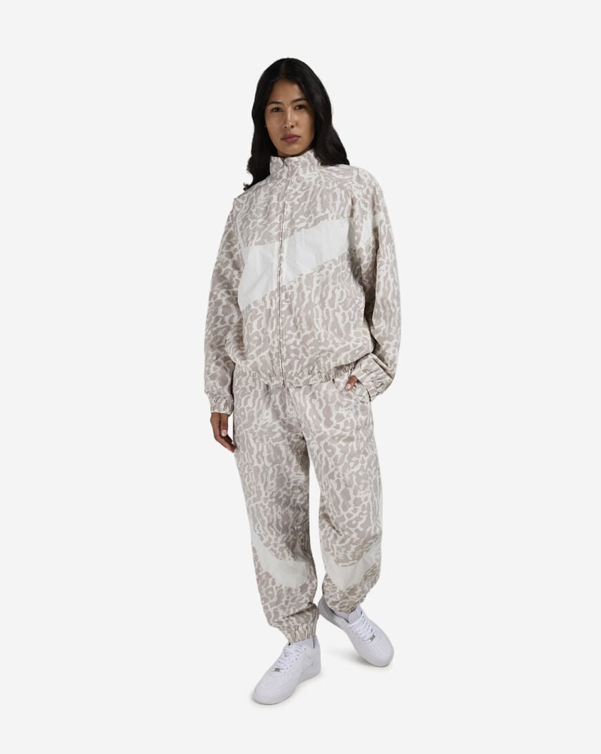 Shop Nike NSW Woven Printed Jacket IB7263-009 grey | SNIPES USA