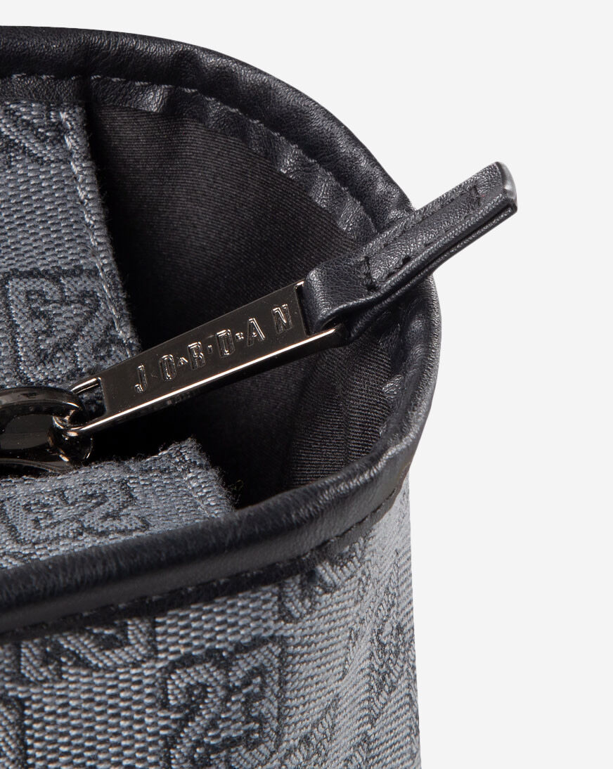 Jordan Monogram トートバッグ Jordan Monogram Tote Bag (32L). Nike.com