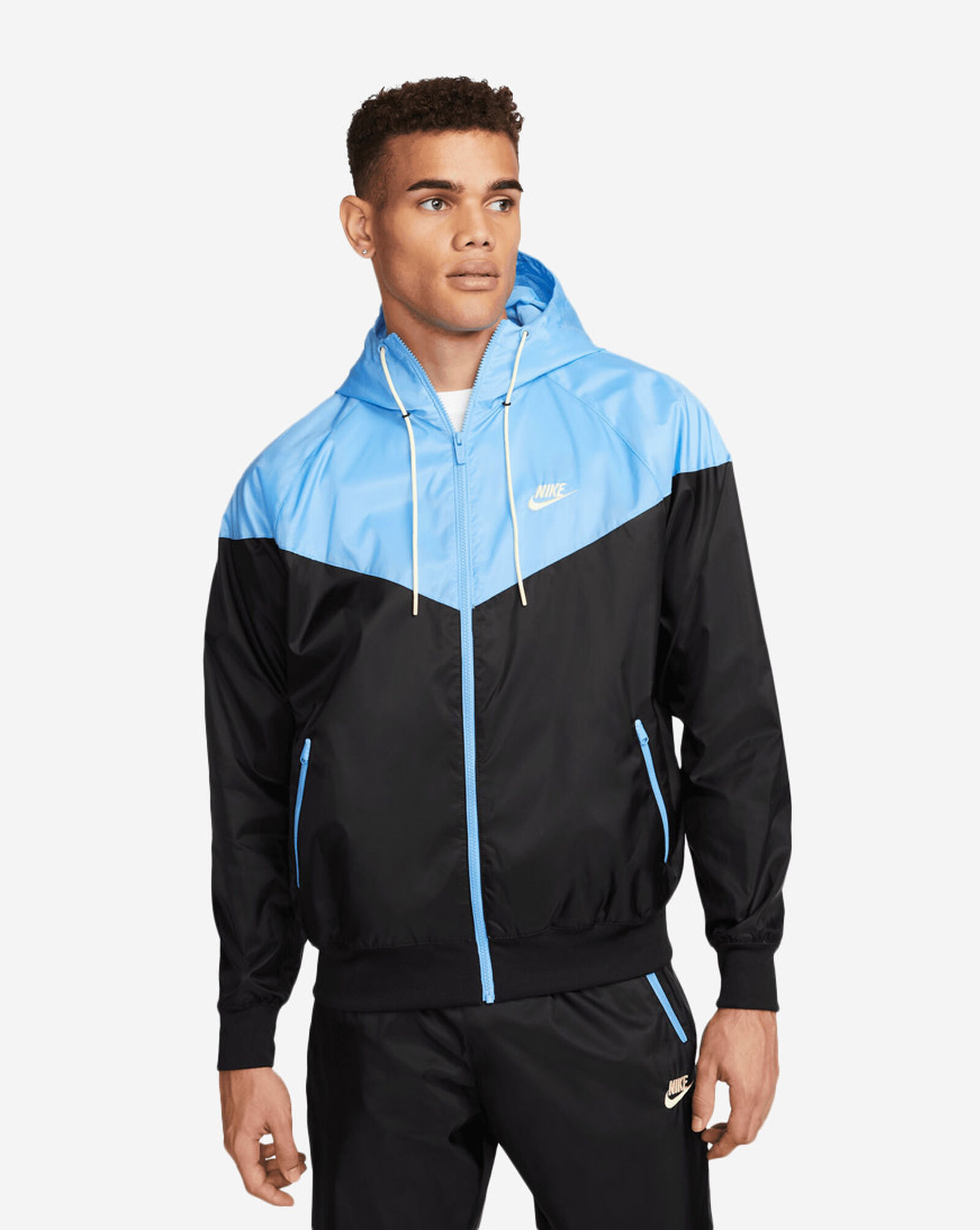 Shop Nike NSW Windrunner Woven DA0001-014 black | SNIPES