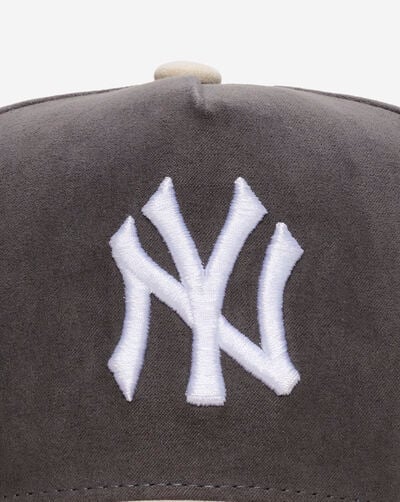 New York Yankees Pro Pinch Suede Two Tone Snapback Hat New York Yankees Pro Pinch Suede Two Tone Snapback Hat