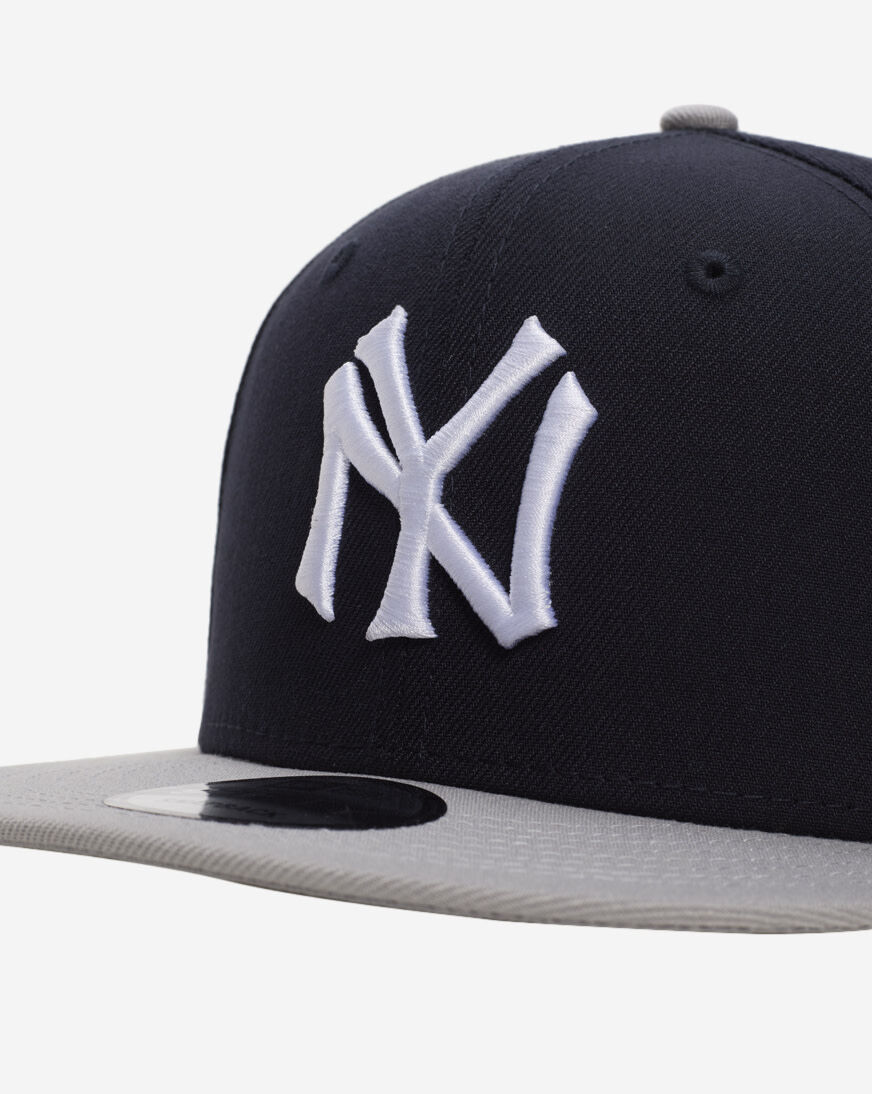 Shop New Era 9Fifty New York Yankees Evergreen Snapback Hat
