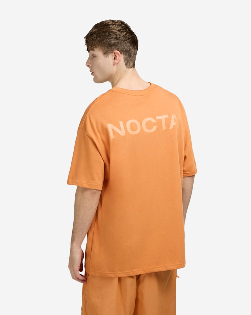 nike_fn7663-808_02.jpg