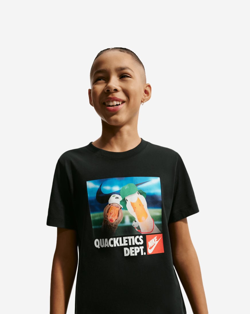 Shop Nike Big Kids' NSW T-Shirt IQ0250-010 black | SNIPES USA