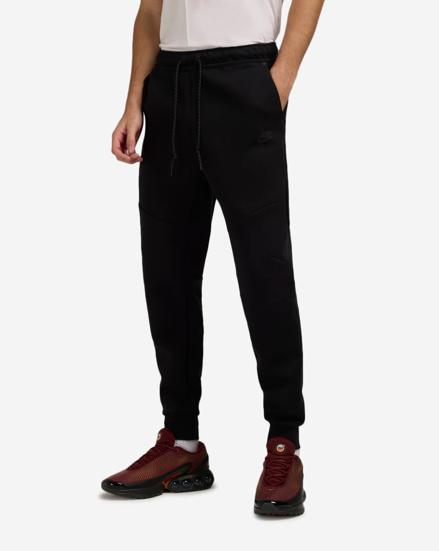 Shop Nike Tech Fleece Joggers HV0959-010 black | SNIPES USA