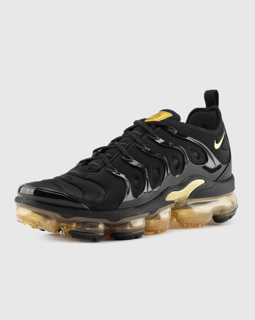 air vapormax plus black and gold