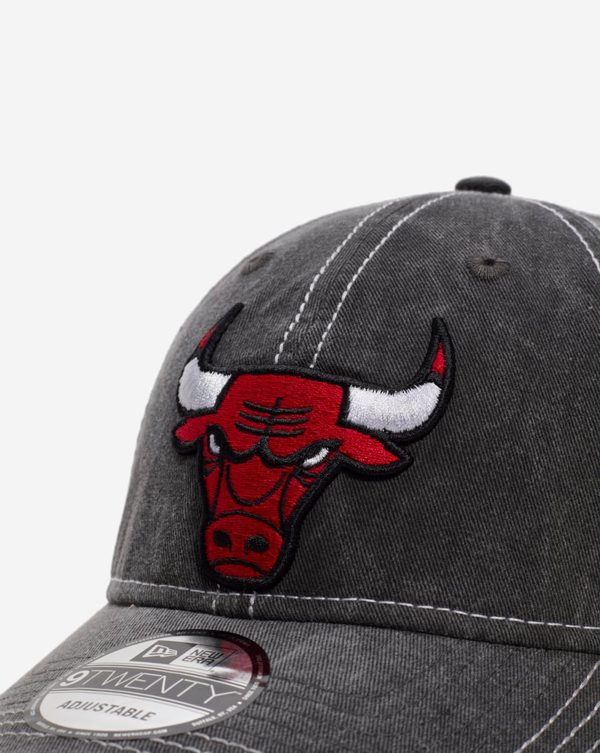 【海外限定】New Era 9TWENTY NBA Chicago Bulls Washed Red New Era Chicago Bulls Snow Wash 9Twenty Adjustable Strapback