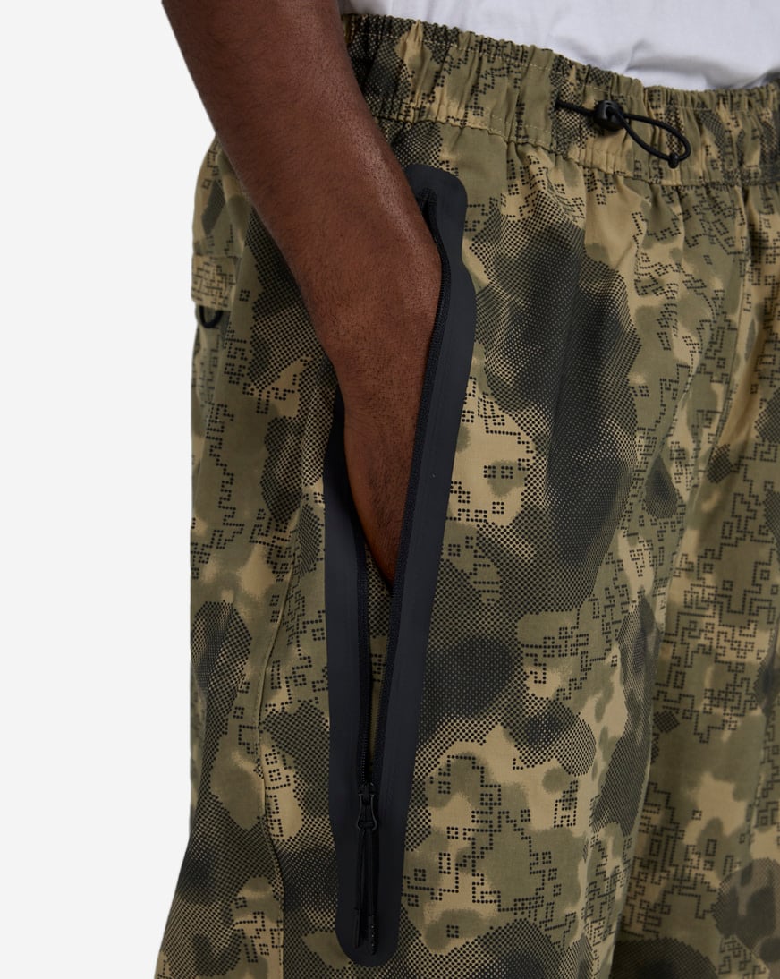 Shop Nike Tech Woven Pants HV0972-210 green | SNIPES USA