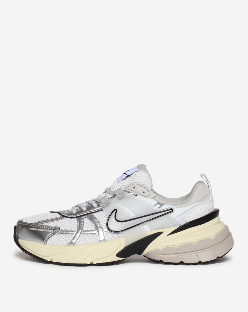 送料込み 追跡あり Nike V2K Run \"Wolf Gray/Cool Gray/White\" Nike V2K Run (Pure Platinum/Wolf Grey/Cool Grey/Metallic