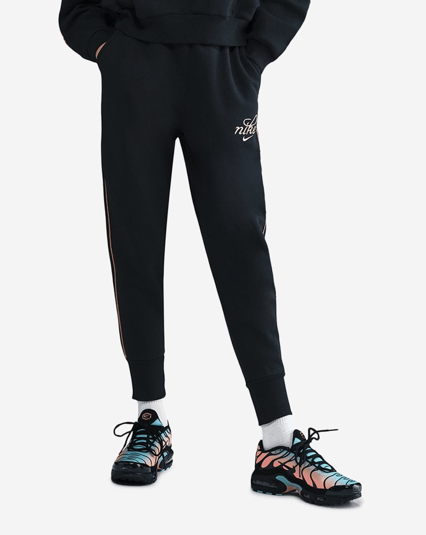 Shop Nike Big Kids' NSW Club Fleece Oversized Joggers HV0423-010