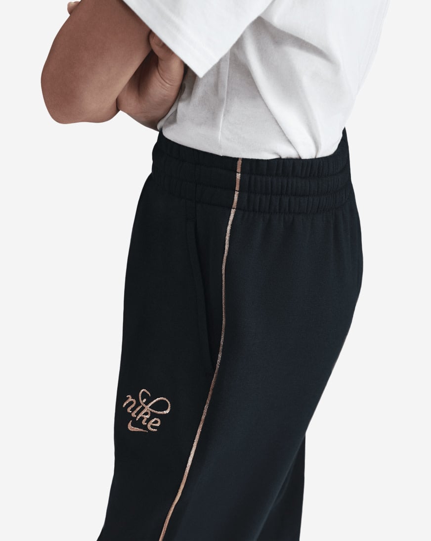 Shop Nike Big Kids' NSW Club Fleece Oversized Joggers HV0423-010