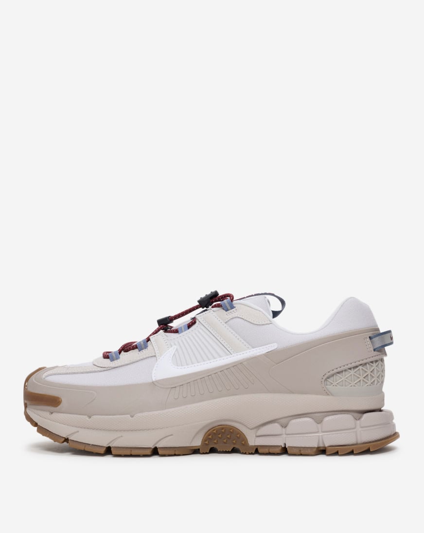 スニーカー Nike SNEAKER (HV4294) Amazon.com | Nike Zoom Vomero Roam Men's Winterized Shoes