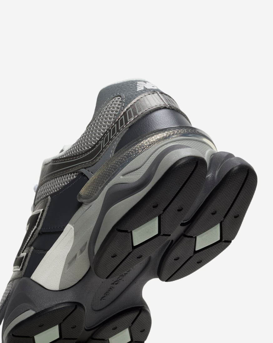 Shop New Balance 9060 U906051K black | SNIPES USA