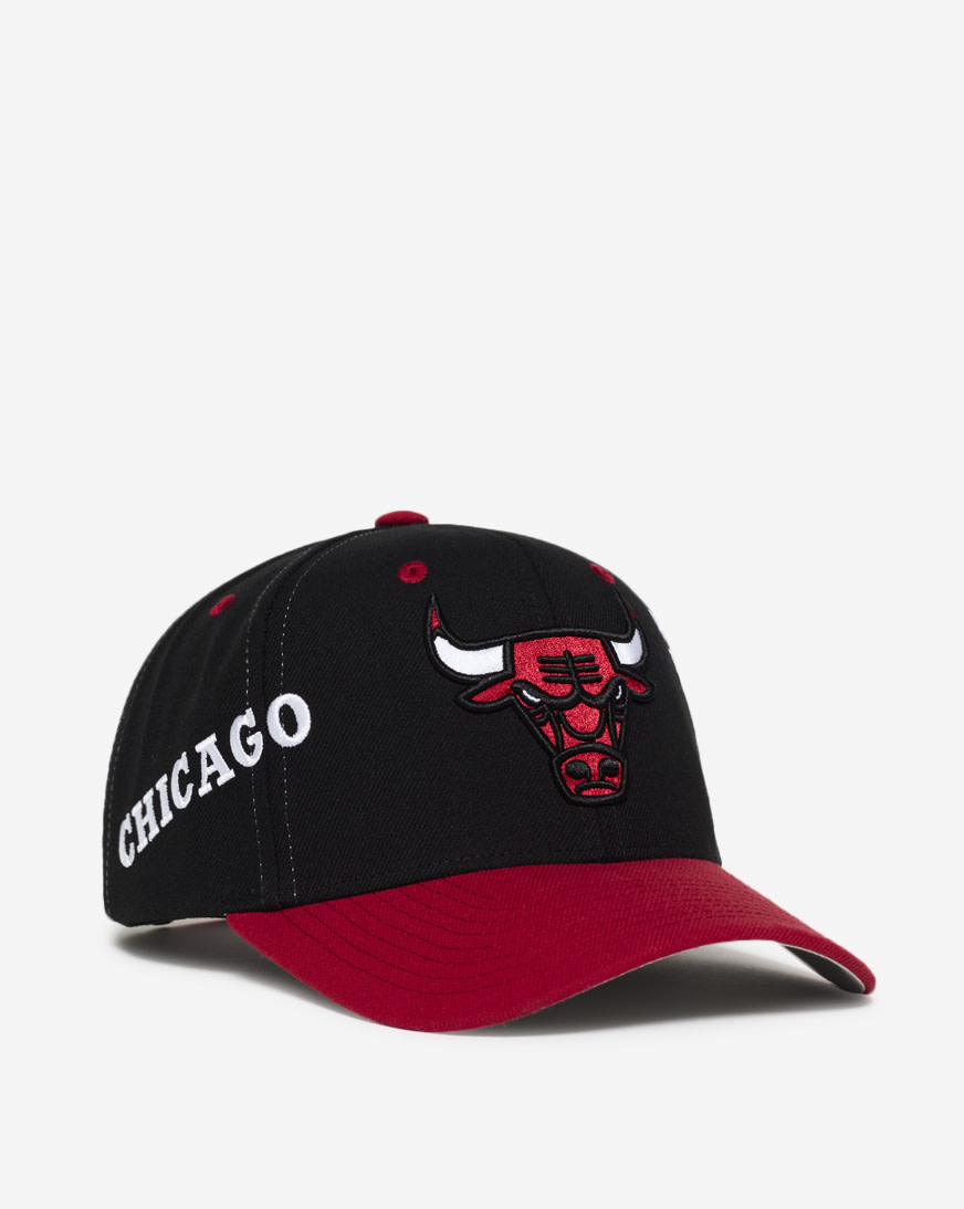 bulishsnowです。 Shop Mitchell Ness Chicago Bulls Overbite Pro Snapback Hat