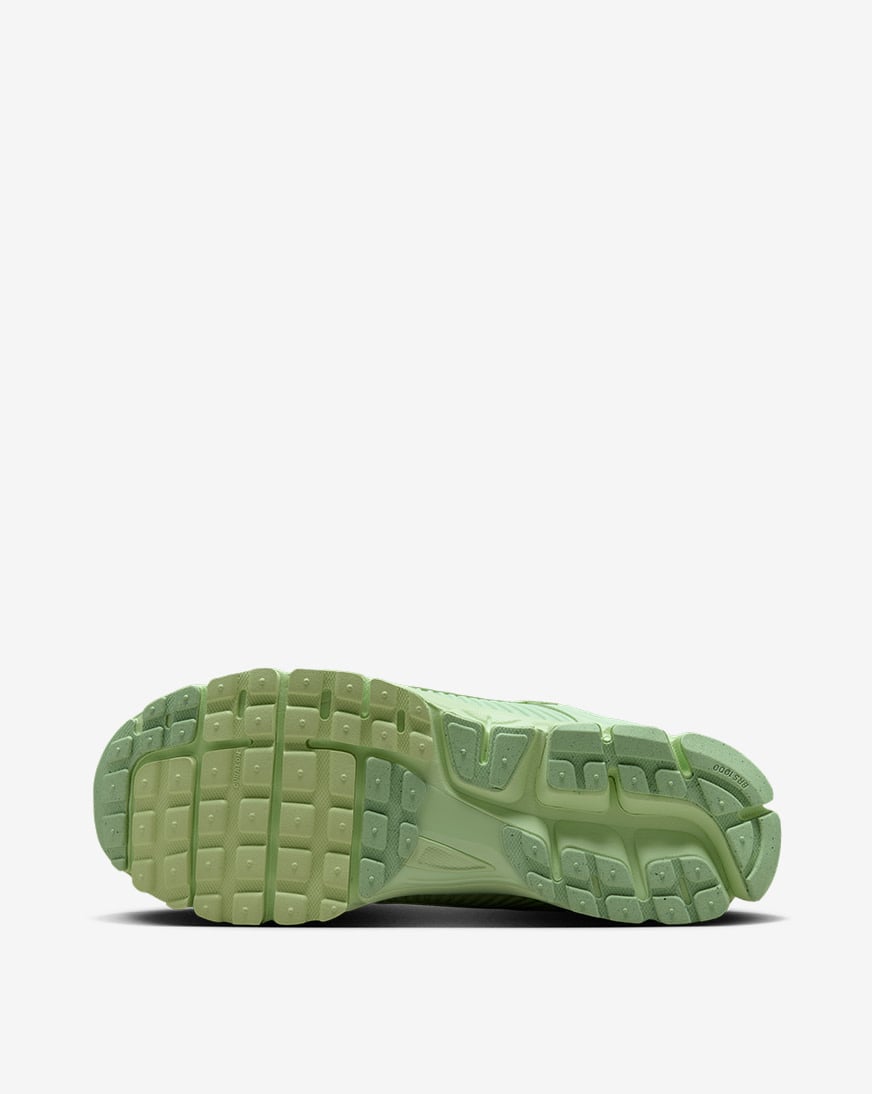 Shop Nike Big Kids' Zoom Vomero 5 HF5493-301J green | SNIPES USA