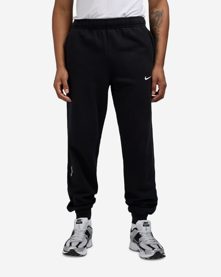 nike_fn7661-010_01.jpg
