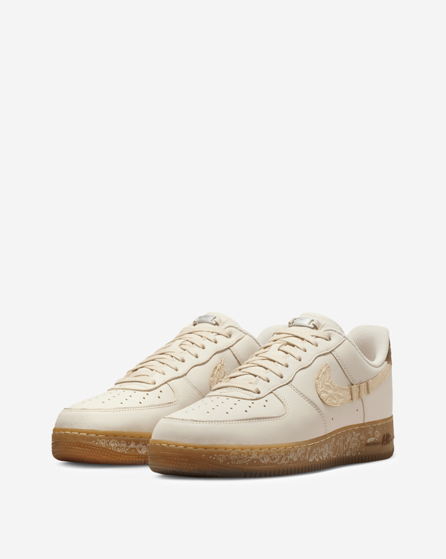 Shop Nike Air Force 1  display picture 3