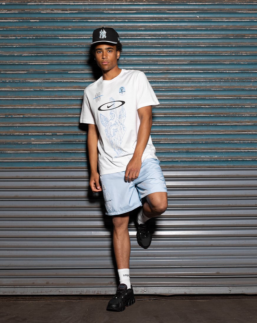 Shop Nike Club Flow Shorts IB8255-440 blue | SNIPES USA