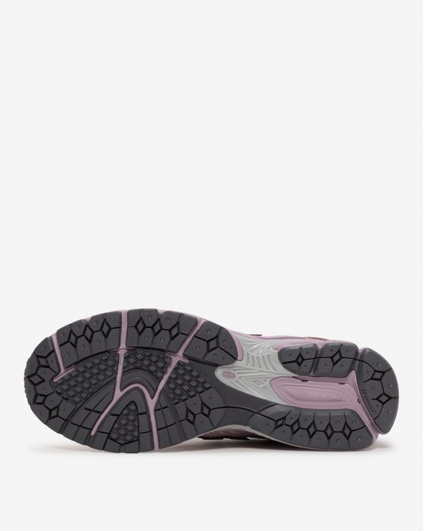 Shop New Balance 1906W U1906WFAX purple | SNIPES USA