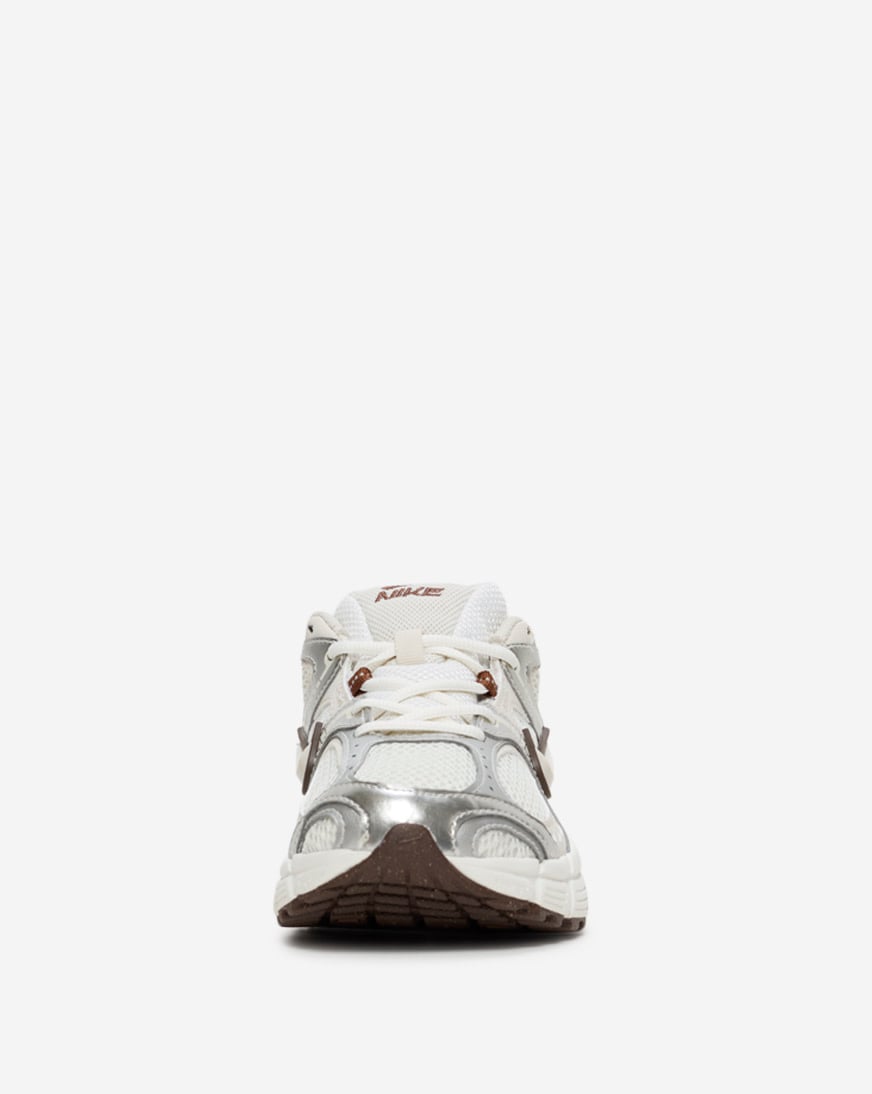 Shop Nike V5 RNR HQ7901-102 silver | SNIPES USA